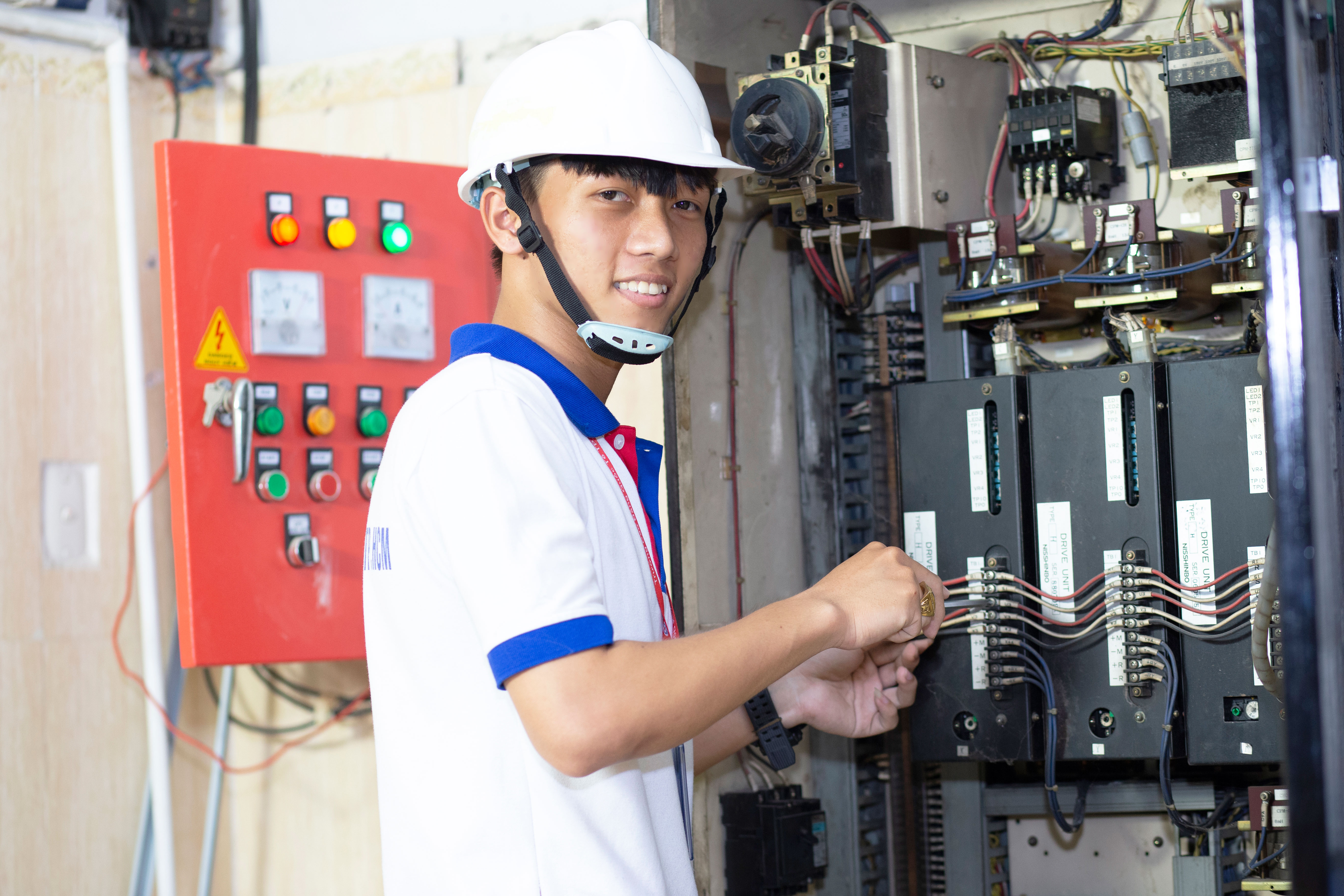 NGÀNH ĐIỆN CÔNG NGHIỆP LÀ GÌ? HỌC ĐIỆN CÔNG NGHIỆP CÓ TƯƠNG LAI KHÔNG?